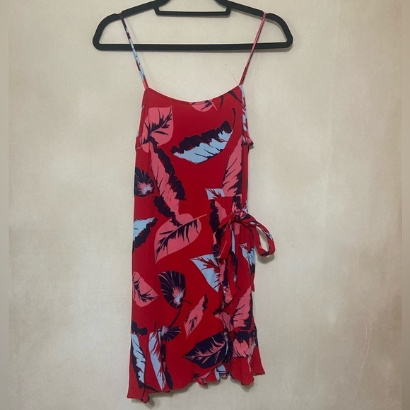 Express LIKE NEW red tropical ruffle wrap dress smocked back adjustable strap S - Picture 2 of 7